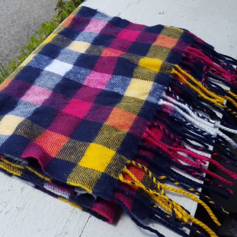 Plaid scarf with fringe